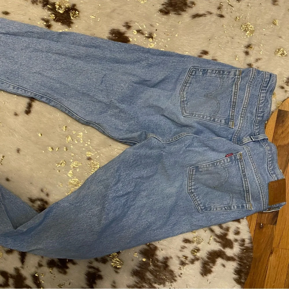 LEVI - Picture 5 of 5